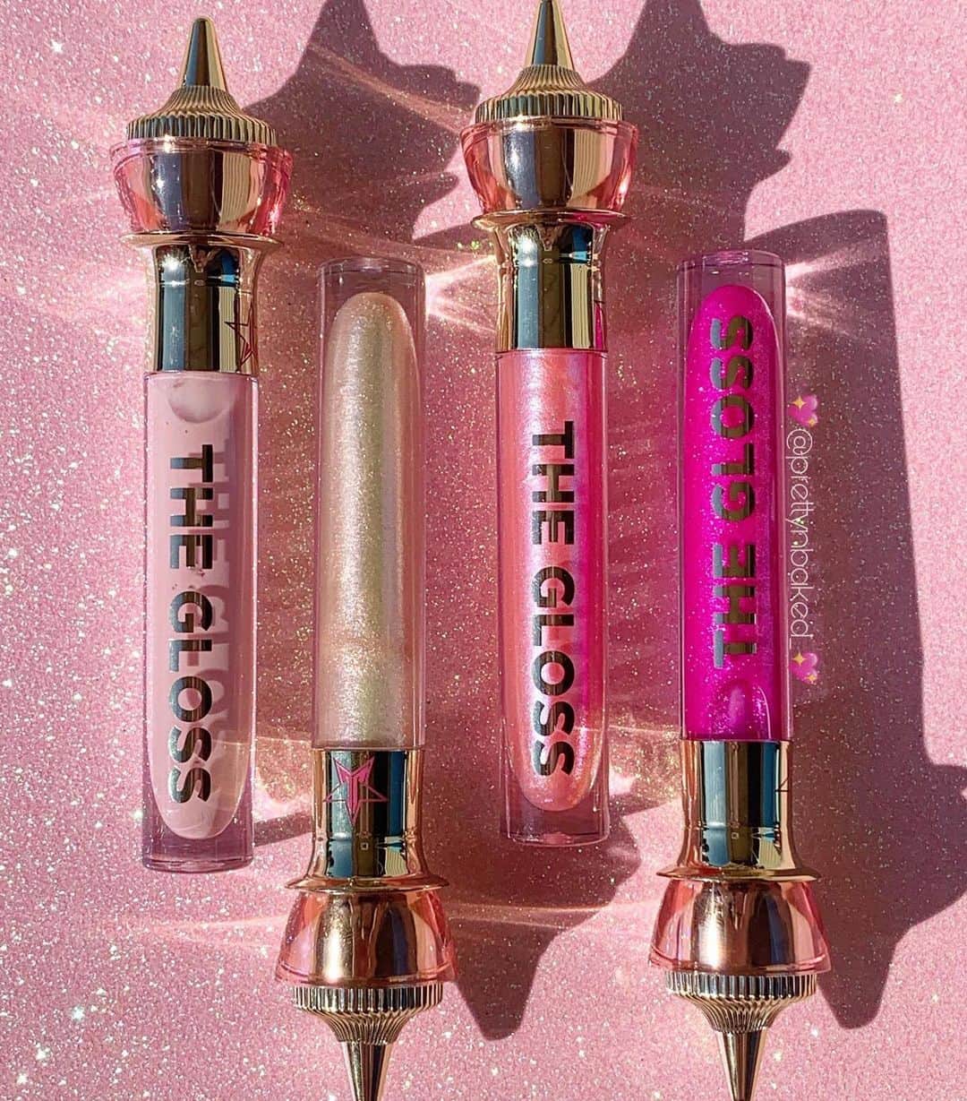 Jeffree Star Cosmeticsさんのインスタグラム写真 - (Jeffree Star CosmeticsInstagram)「For DAY ONE of THE 12 DAYS OF JSC shop #THEGLOSS at 35% OFF 🌟  Sale ends tomorrow at 10AM pst ⏰   *Blood Money collection not included*  Photo by: @prettynbaked_   #jeffreestarcosmetics」12月8日 7時13分 - jeffreestarcosmetics