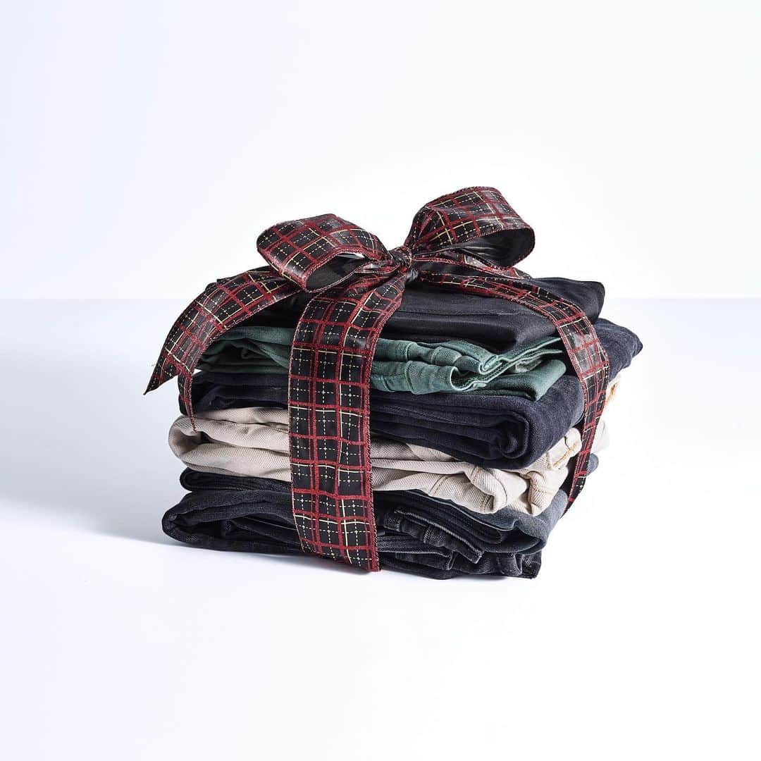 ハドソンのインスタグラム：「New holiday styles have dropped - and denim always makes for a great holiday gift.」