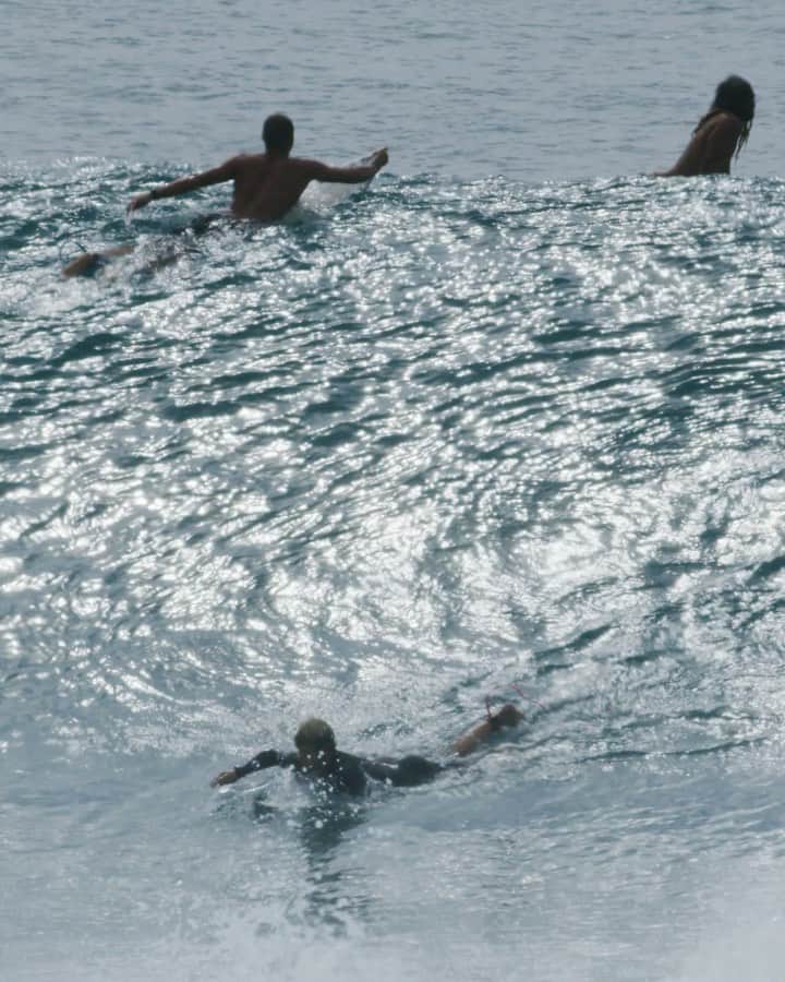 Stanceのインスタグラム：「Mid day sessions with our guy @john_john_florence 💥🔥. 🎥 @parallelsea  #punksandpoets」