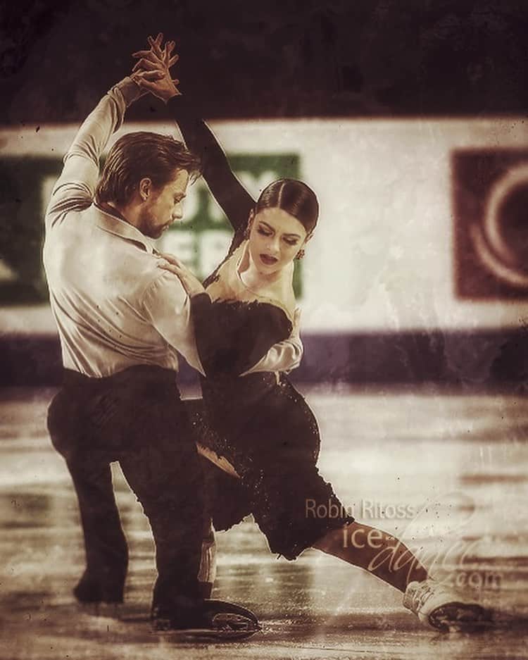 ケイトリン・ホワイエクのインスタグラム：「My camera roll today reminded me of these pictures today from 2018... missing the GPF and seeing my skating family and hoping by next year we’ll all be able to travel for competitions together 🥺🙏🏻 #grandprixfinal」