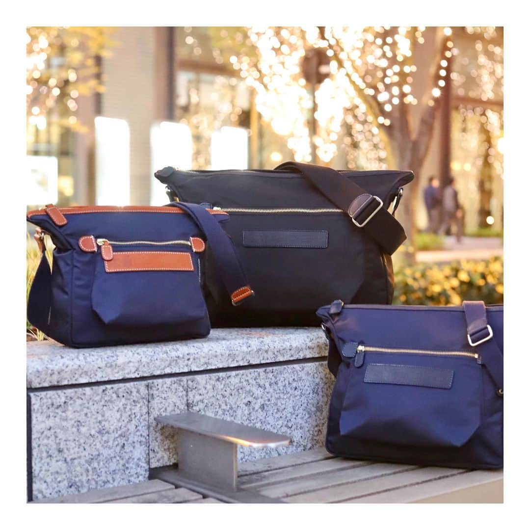 Felisi Japan 〔フェリージ〕さんのインスタグラム写真 - (Felisi Japan 〔フェリージ〕Instagram)「【Basic Shoulder Bag】 . 軽く持ちやすいシンプルなデザインの、 フェリージ定番ショルダーバッグ。   広く取ったメインの間口は荷物も出し入れしやすく、 また外側の立体ポケットには取り出しの多い 小物をまとめて収納いただけます。 荷物の量や合わせたときのバランスに応じ お選びいただけるよう3サイズご用意しております。 . . ■Large Model No. 9362/DS Price : ¥57,200 . ■Medium Model No. 05/4/4/DS Price : ¥56,100 . ■Small Model No. 04/35/5/DS Price : ¥49,500 . . . #felisi #felisiselection #shoulderbag #casualbag #nylonbag #madeinitaly #basicmodel #フェリージ #フェリージセレクション #ショルダーバッグ #定番モデル #カジュアルバッグ #ナイロンバッグ #バッグ #かばん #鞄」12月8日 7時48分 - felisi_japan