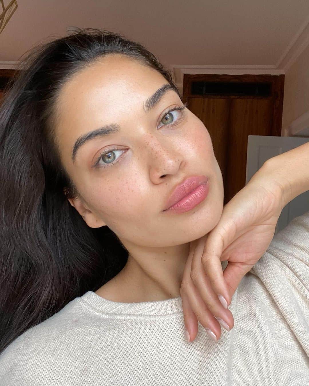 シャニーナ・シャイクのインスタグラム：「I’m back! Lost my phone 😬🙈」