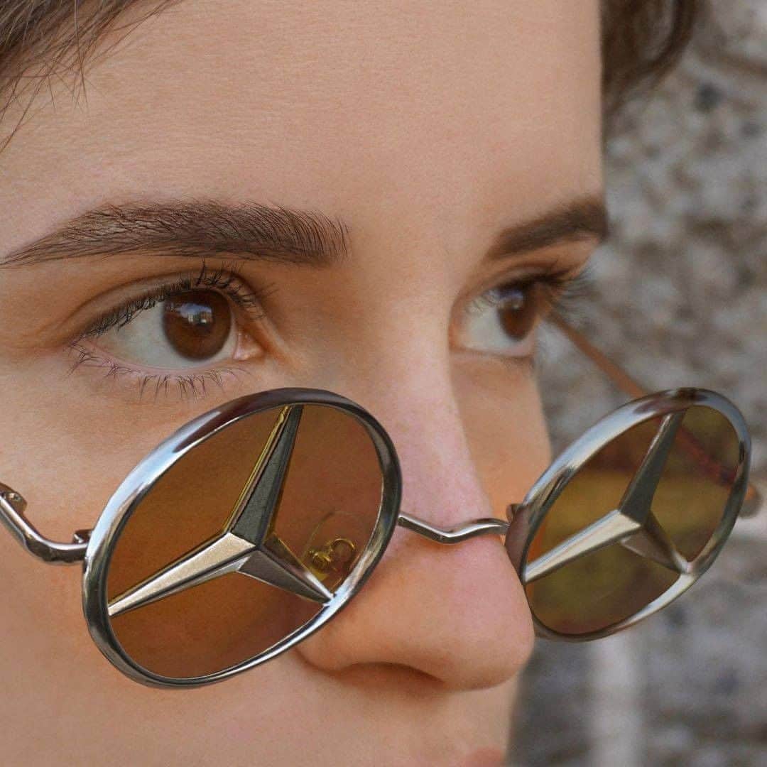 メルセデス・ベンツさんのインスタグラム写真 - (メルセデス・ベンツInstagram)「We love these sunglasses as part of @mercedesbenzfashion’s latest collaboration with visual artist @gabbois for a series of Mercedes-Benz logo-inspired creations. Stay tuned for more unexpected imagery.  #MercedesBenz #MercedesBenzFashion」12月8日 7時55分 - mercedesbenz