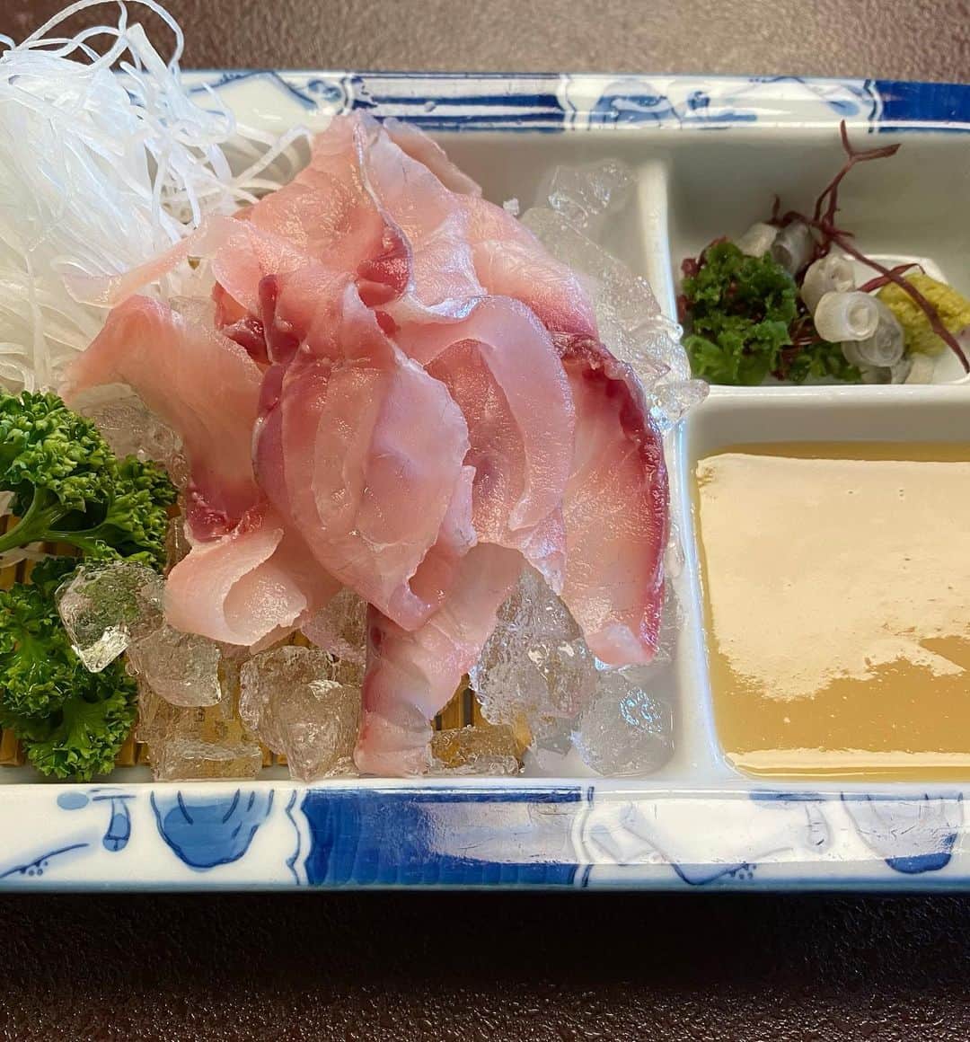 堀田祐美子さんのインスタグラム写真 - (堀田祐美子Instagram)「福岡県久留米市富松うなぎ。  5年ぶりの訪問でした。  せいろ蒸しなので鰻、ご飯がふわっふわっ！！ご飯に甘いタレが染みてて香ばしい。熱々なのでフハフハ食べるのがたまらない！！  鯉のあらいはここで初めて食べて美味しいと思った。  #堀田祐美子　#yumikohotta  #　九州旅　#富松うなぎ  #せいろむし　#鯉のあらい」12月8日 8時06分 - yumiko_hotta