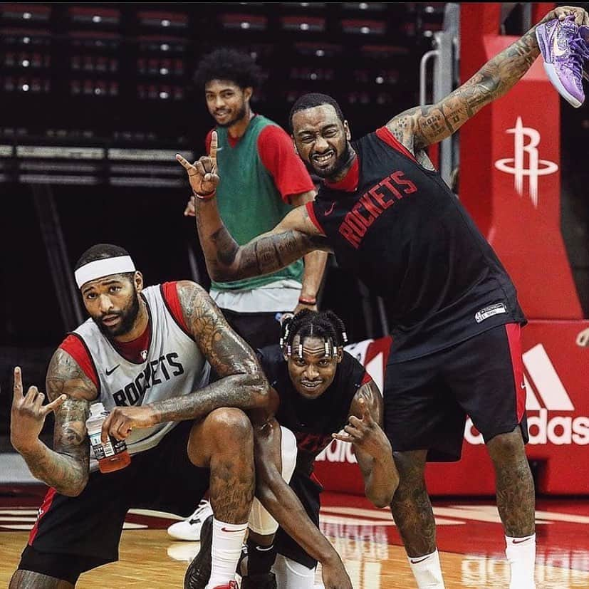 デマーカス・カズンズさんのインスタグラム写真 - (デマーカス・カズンズInstagram)「🤘🏾🚀」12月8日 8時09分 - boogiecousins