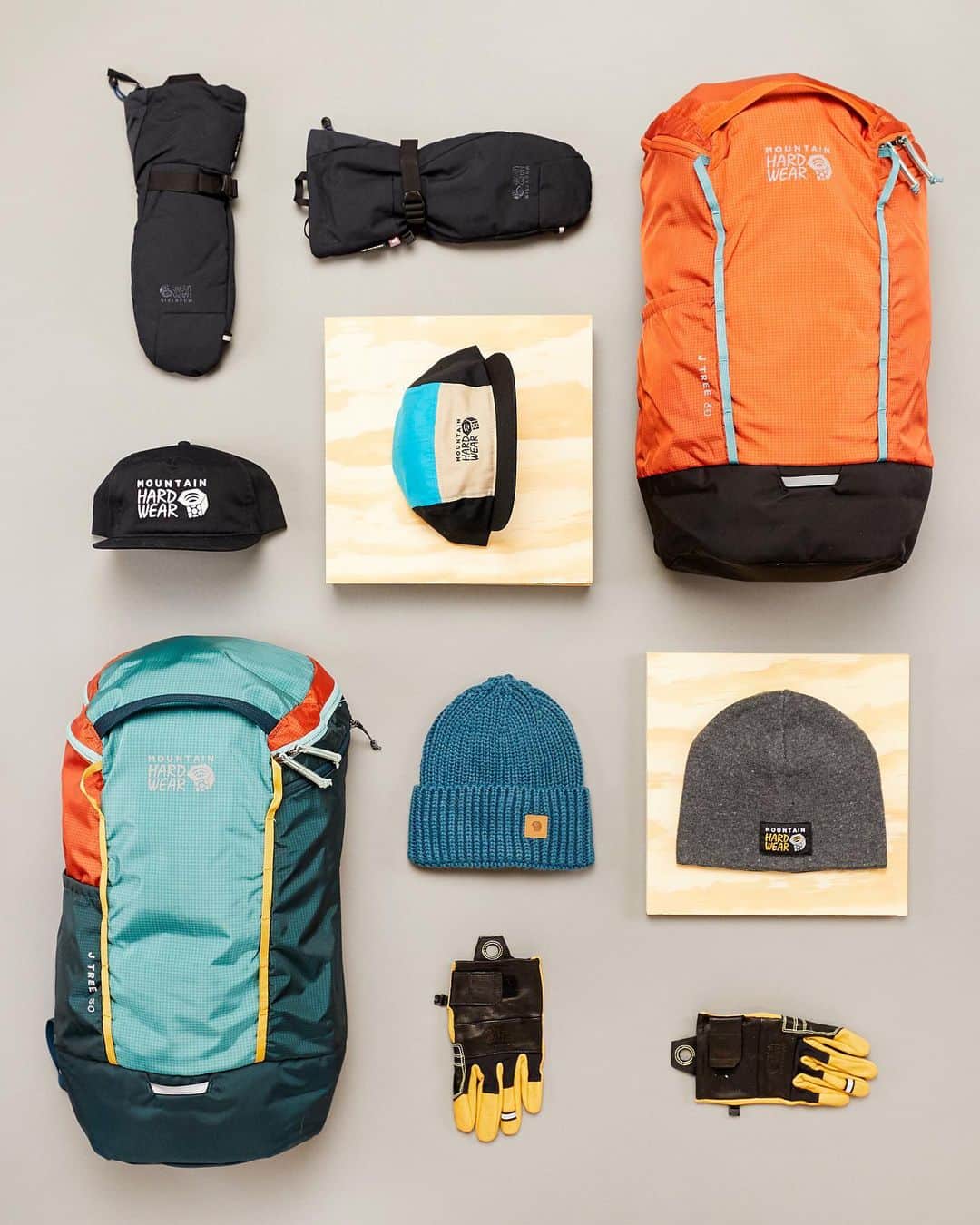 マウンテンハードウェアのインスタグラム：「You don’t have to give up your adventure budget to give a gift that packs a high value. Whether it’s a durable daypack or packable pieces like hats or handwear, find items for everyone, all at an affordable price.」
