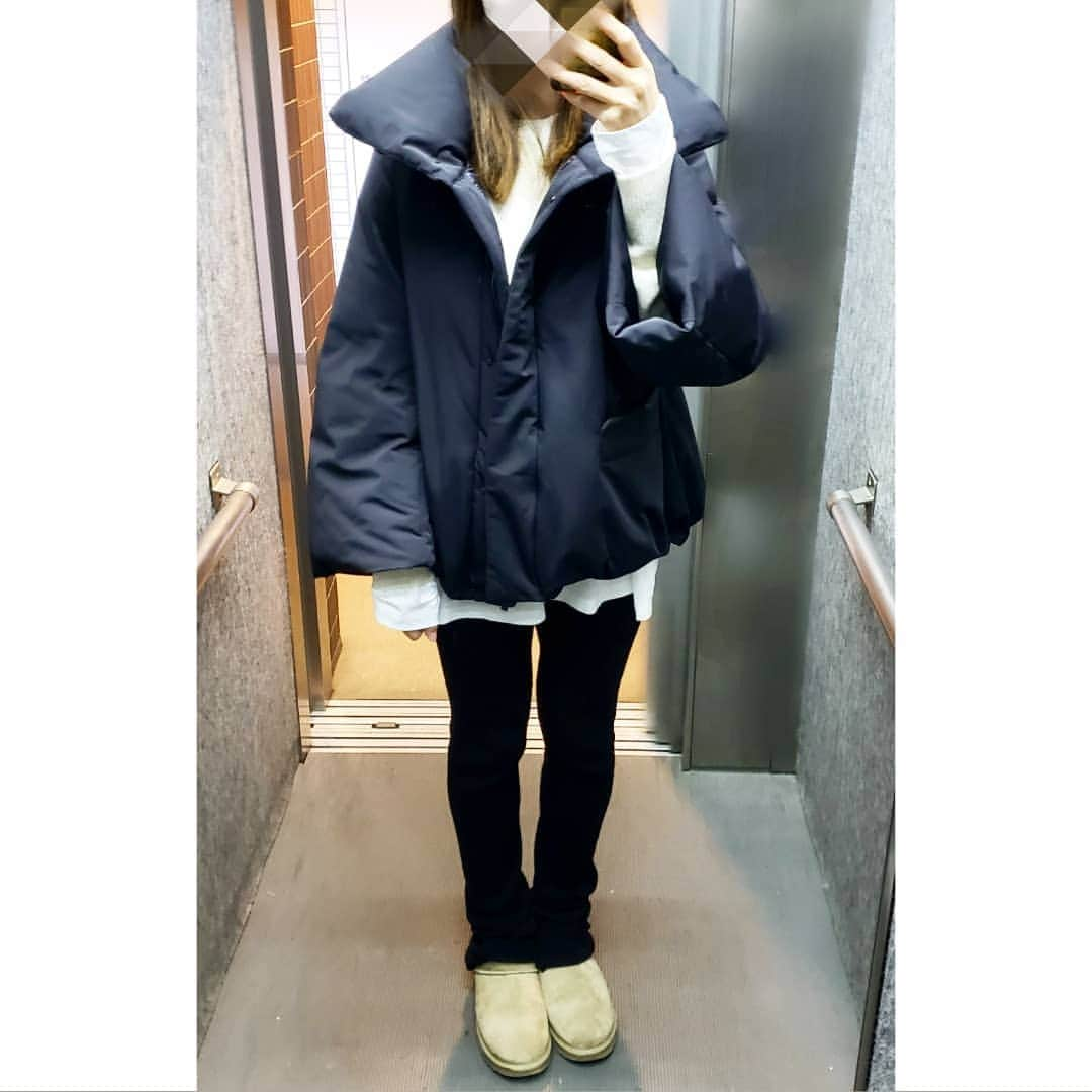 reikei0523さんのインスタグラム写真 - (reikei0523Instagram)「#outfit#休日 今日はお仕事で知り合った方にお目に掛かる予定。会社では感染拡大しない様また色々な規制が厳しくなってきて、プライベートの外出もいつも以上に気遣いを💦 ****** #ハイブリッドダウンジャケット#スーピマコットンクルーネックT#uniqloplusJ#UNIQLO #スフレヤーンクルーネックセーター #jwandersonxuniqlo#jwanderson #deuxiemeclasse#ドゥーズィエムクラス #ユニクロ#uniqloginza2020fw #framework #フレームワーク#ugg#ootd#jillsander #ジルサンダー」12月8日 8時20分 - rerei0523