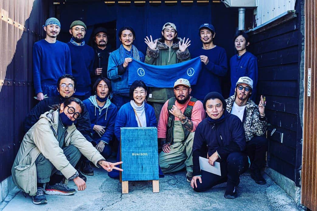 窪塚洋介のインスタグラム：「「今をよくするTV」四国編 〜藍染＆炭焼き〜 絶賛取材中！！」