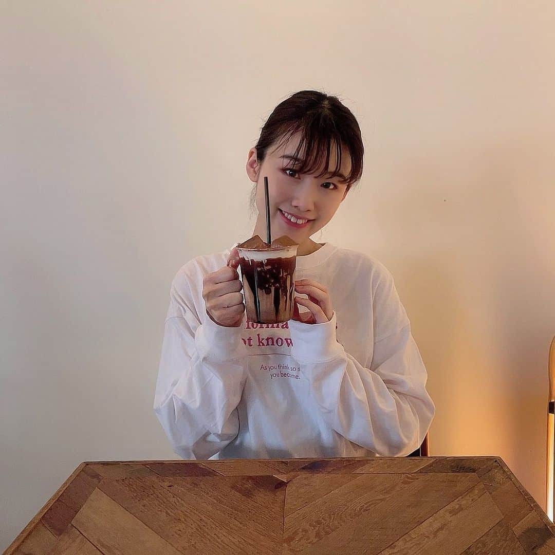 のインスタグラム：「チョコレートドリンク🍫🥤 あまーいけどおいしー😊  #cafe #いつかの写真  #カフェ巡り　#🍫 #인스타그램 #카페 #카페스타그램 #카페그램」