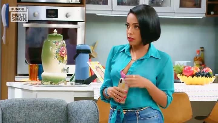カロライナディークマンのインスタグラム：「pra começar a semana com o humor do #vaiquecola do @multishow  sim, samanthinha... somos GÊMEAS... sempre achei isso!!!   kkkkkkkkk,  adorei, vocês são incríveis: @samanthaschmutz  @marcusmajella  @paulinhogogoverdadeiro」