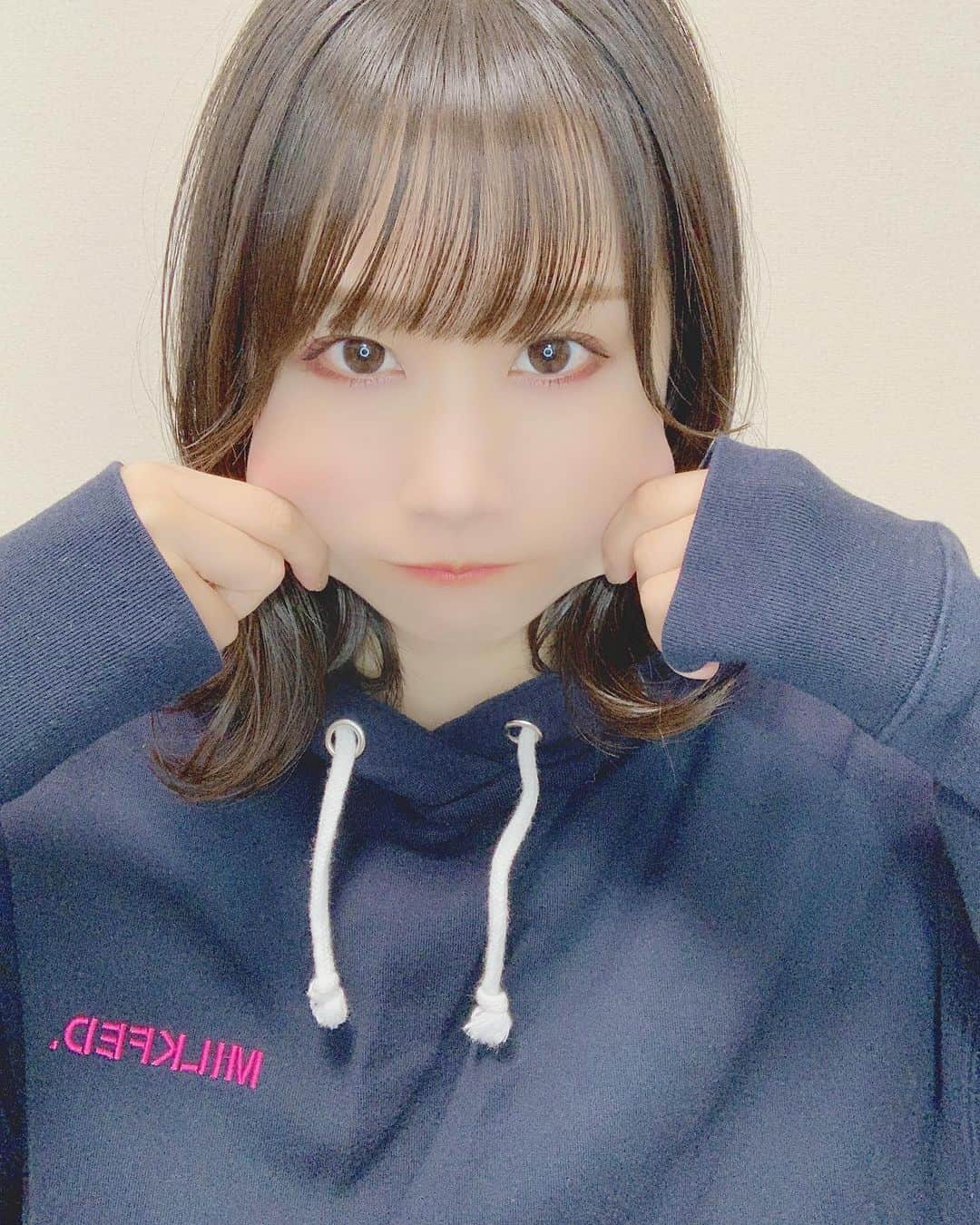 八木沙季のインスタグラム：「😐😐 . のびーーーー😐 .」