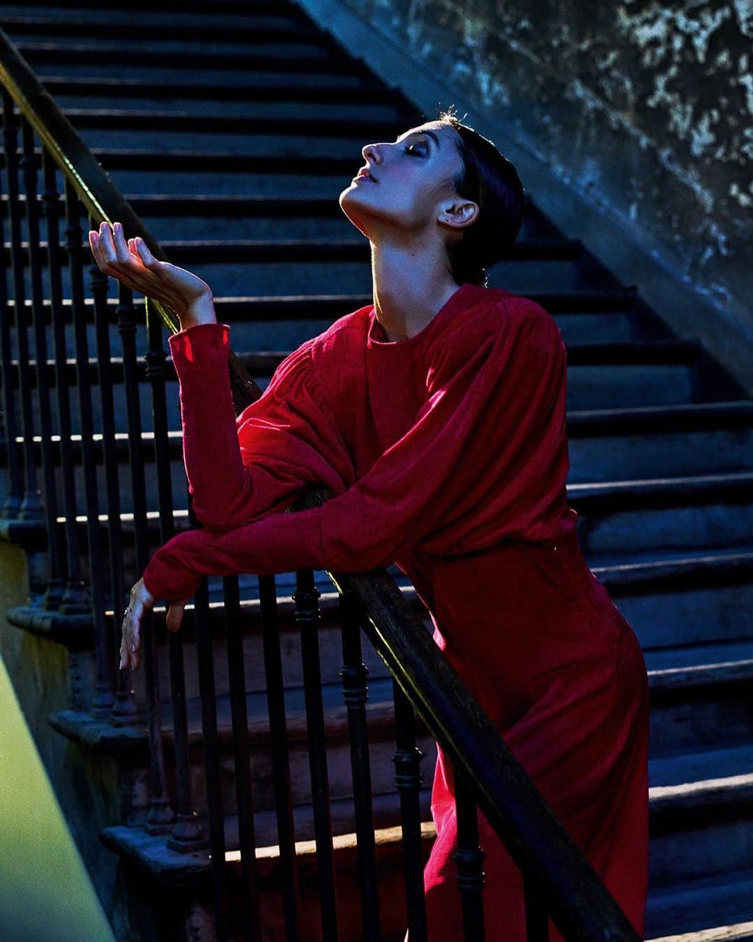 ドロテ・ジルベールのインスタグラム：「L'Opéra de Paris & Madame Air France . @balletoperadeparis @airfrance Photographe @soniasieff     Styliste @francedejerphanion     Rédactrice en chef @mariepointurier     Direction Artistique @giorgiomartinoli     Hair @carolinebufalini_hair     Makeup @lisalegrand_makeup @carole_hannah」