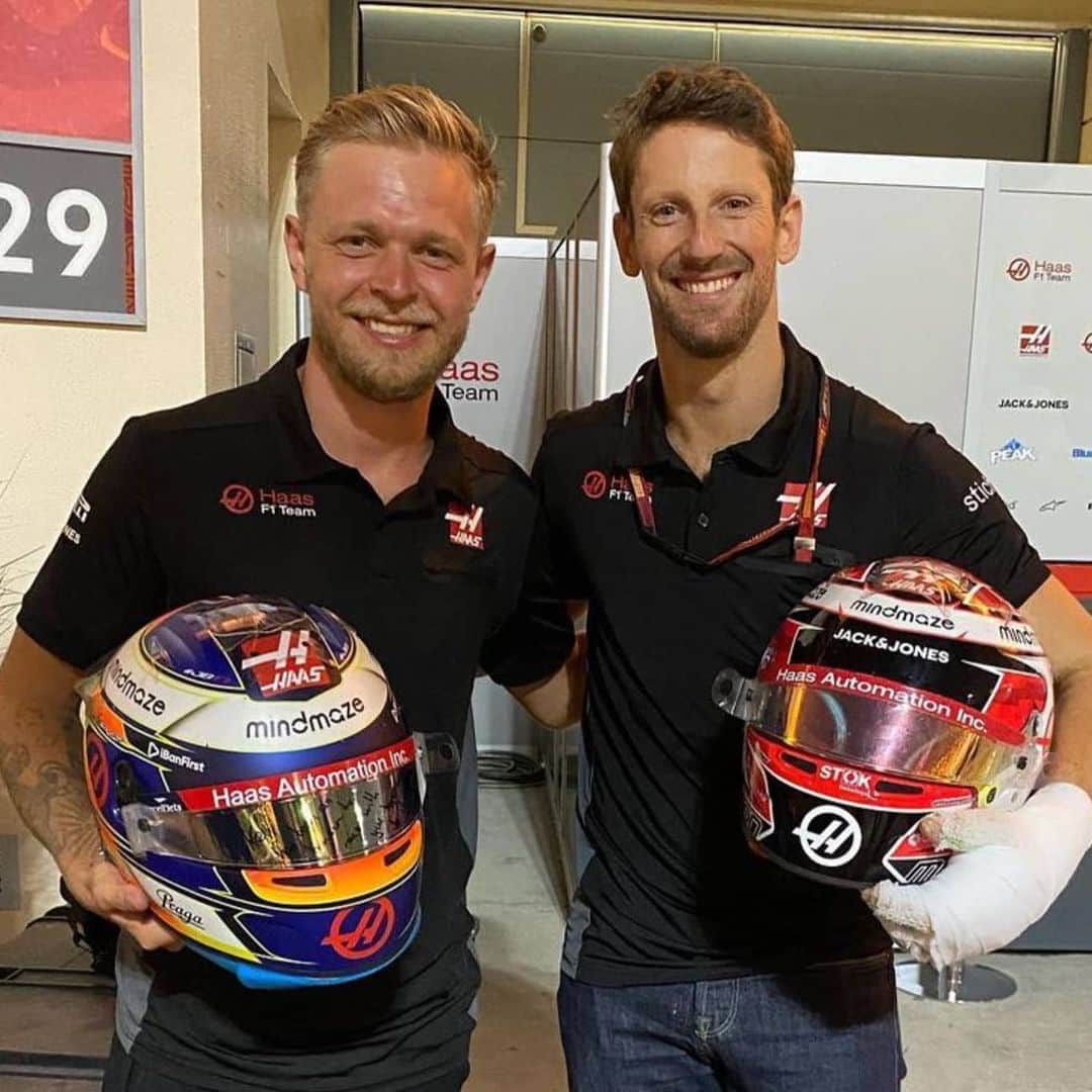 ロマン・グロージャンのインスタグラム：「Helmet swap with my good friend @kevinmagnussen  #r8g #f1 @haasf1team」