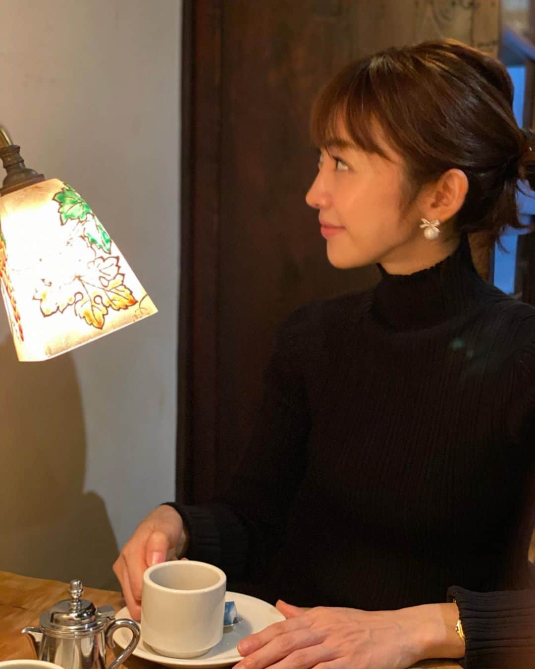木本泉さんのインスタグラム写真 - (木本泉Instagram)「-﻿ 京都の祇園の街並みに似ている"ひがし茶屋街"でお茶🫖﻿ ﻿ なんだか京都にいるような気分になります☺️﻿ ﻿ お腹一杯で夕飯の時間もあるのでコーヒーと小さなチーズケーキをシェア🧀﻿ ﻿ @mio_omodaka のお陰で器巡りをしたりと、短時間で色々観光も出来てありがたや🙏﻿ 本当、色々詳しいので任せっぱなしで、ありがとう😊﻿ ﻿ ﻿ #金沢#小旅行#ひがし茶屋街#カフェ#喫茶店」12月8日 0時03分 - izumikimoto