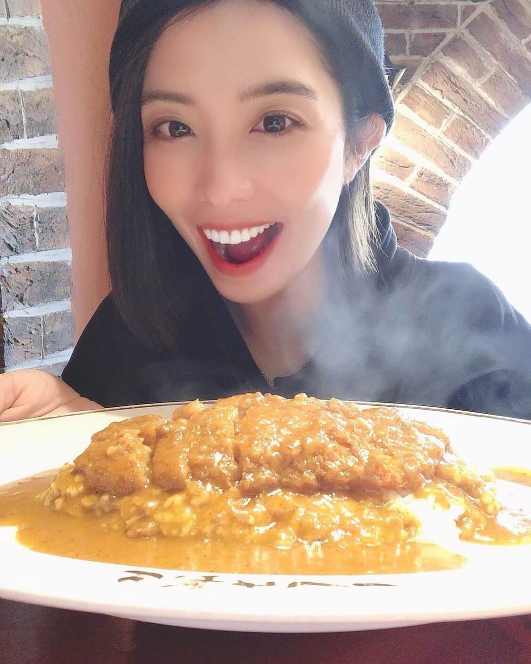 浦田麻緖さんのインスタグラム写真 - (浦田麻緖Instagram)「あぁ。。。お腹空いたなーー🤣昨日食べたカツカレー、、、🍛今食べたい😂😂😂 #カレー　#カツカレー　#こんな時間にお腹ぺこぺこ　#お腹空いた　#我慢するしかない」12月8日 0時07分 - mao.urata