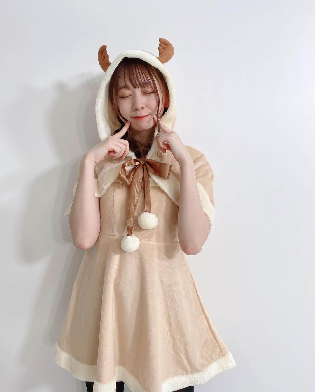 のインスタグラム：「今年初タイツもう履いちゃったから 冬本番がおそろしいヨ」