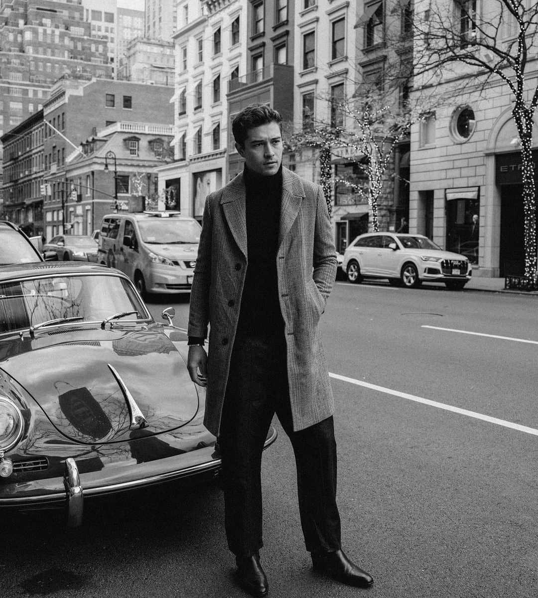フランシスコ･ラチョースキーのインスタグラム：「Tiny fast car attracts me 🚗💨」