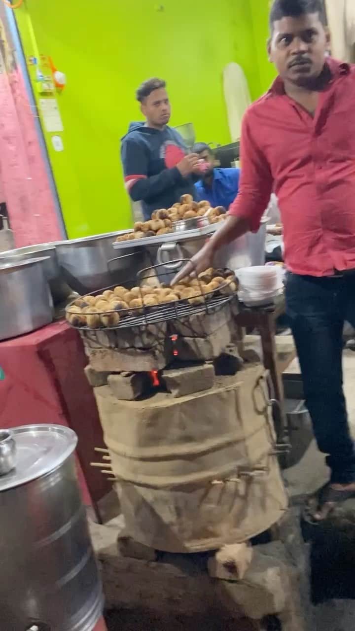 Gaurav Tanejaのインスタグラム：「Bihar ki world famous litthi choka  #FlyingBeast」