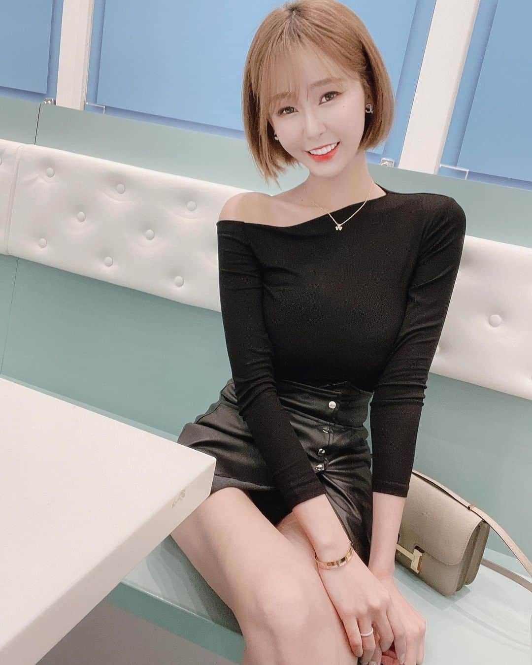 のインスタグラム：「這系列❤️選不出來哪張當封面好～  . 認真生活，活成自己期望想要的樣子 努力，就是隨時想做什麼就做什麼  不用顧慮想太多，而是我能真正的去選擇自己想要，想做任何事  . 大家晚安🌙」