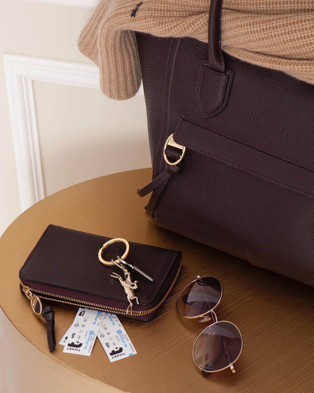 Longchampさんのインスタグラム写真 - (LongchampInstagram)「Matchy matchy is pretty pretty. Featuring the Mailbox bag & wallet  #LongchampTresParis  #LongchampMailbox #LongchampGift」12月8日 1時06分 - longchamp