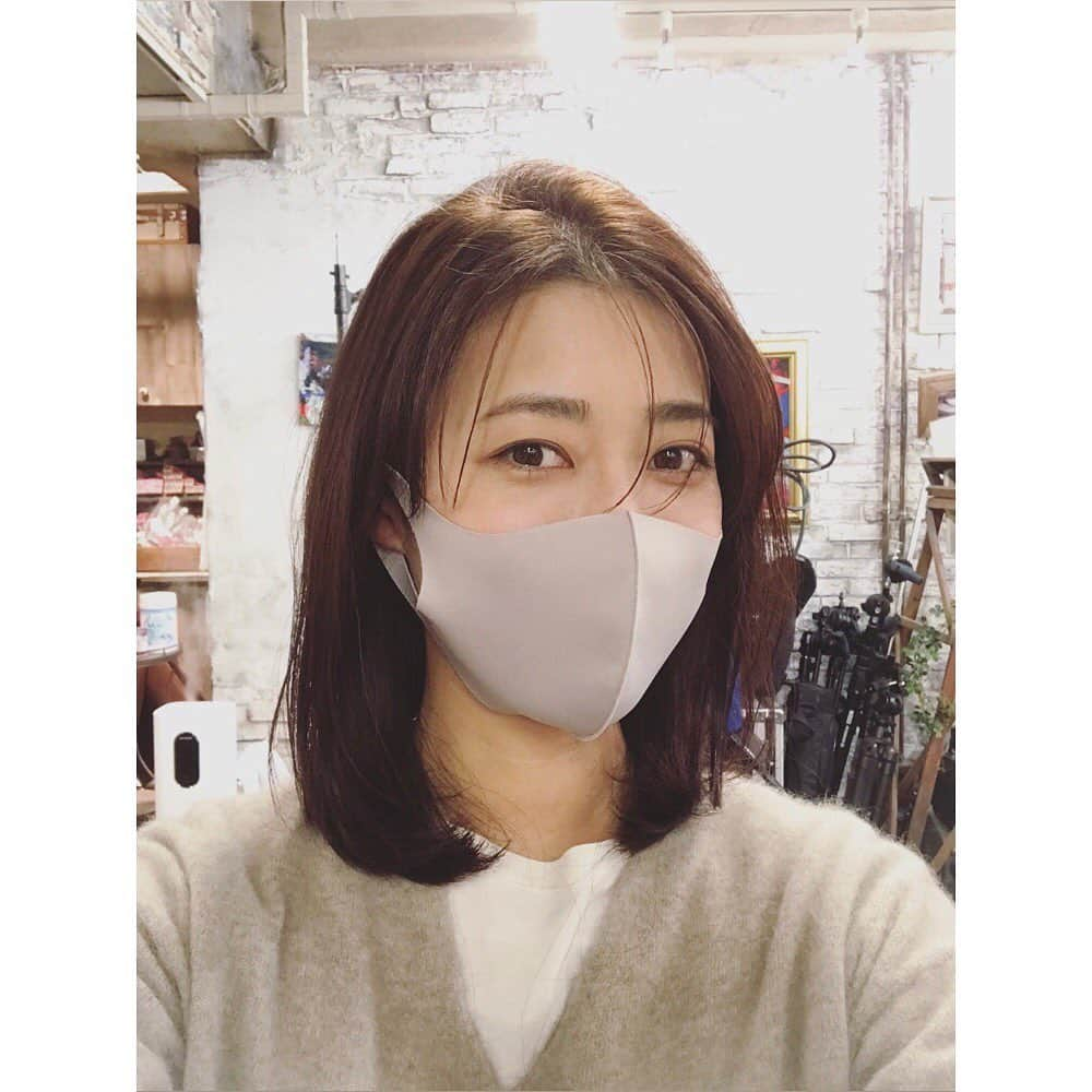 松本彩友美のインスタグラム：「気がつけば2ヶ月ぶり😵 最近はこの長さの前髪がお気に入り。 @blueyamamoto 高校生の時にカットモデルしてからのお付き合い💇‍♀️何年だ？私の髪質を熟知してる。  #bluehairmake #modelofficeg #sayumi #彩友美」