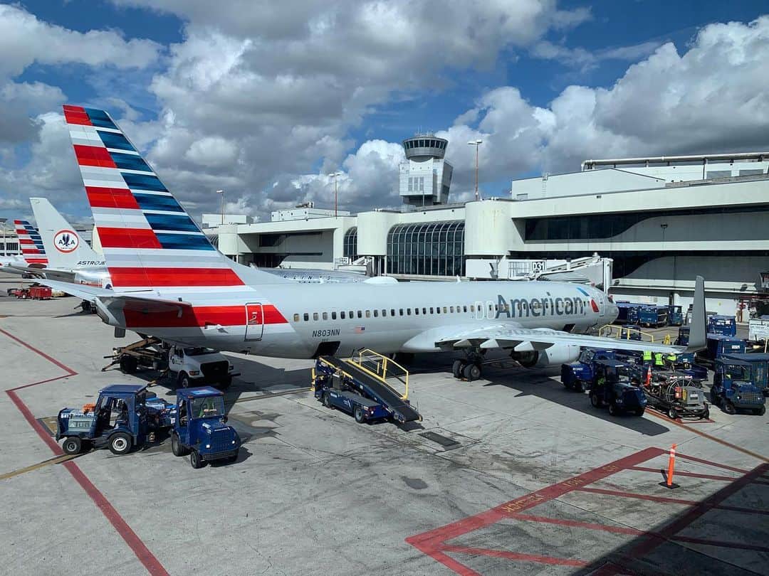 小平智さんのインスタグラム写真 - (小平智Instagram)「スポンサー契約していただいてるAmerican Airlines 様の飛行機乗ります✈️ #AmericanAirlines #American航空 #アメリカン航空」12月8日 1時12分 - satoshi_kodaira_official