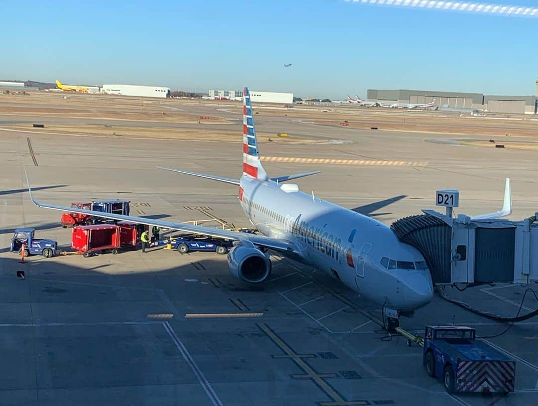 小平智さんのインスタグラム写真 - (小平智Instagram)「スポンサー契約していただいてるAmerican Airlines 様の飛行機乗ります✈️ #AmericanAirlines #American航空 #アメリカン航空」12月8日 1時12分 - satoshi_kodaira_official