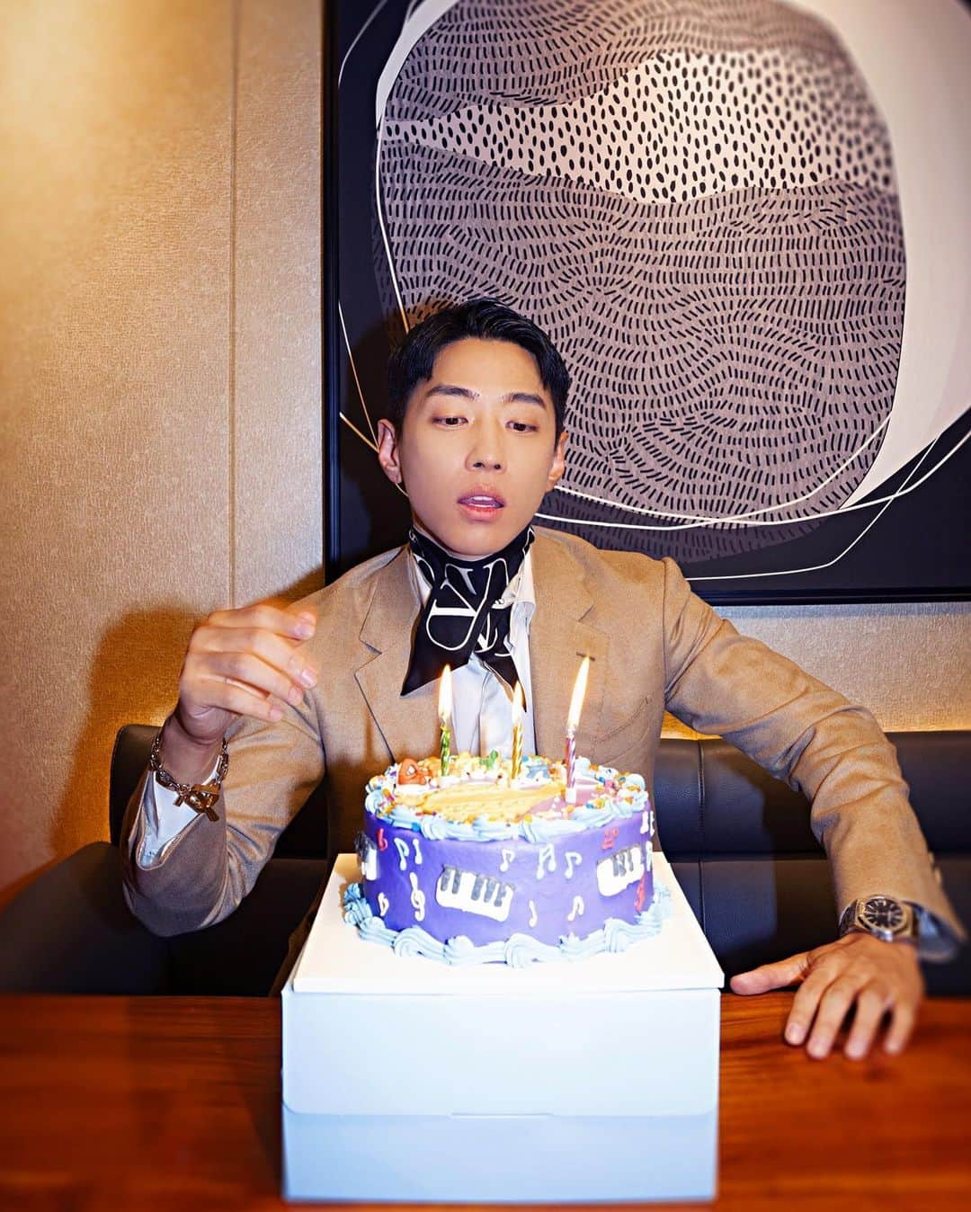 GRAYさんのインスタグラム写真 - (GRAYInstagram)「고마워요 라뷰 🎂💙✨ 𝙏𝙝𝙖𝙣𝙠 𝙔𝙤𝙪 !!!」12月8日 1時20分 - callmegray