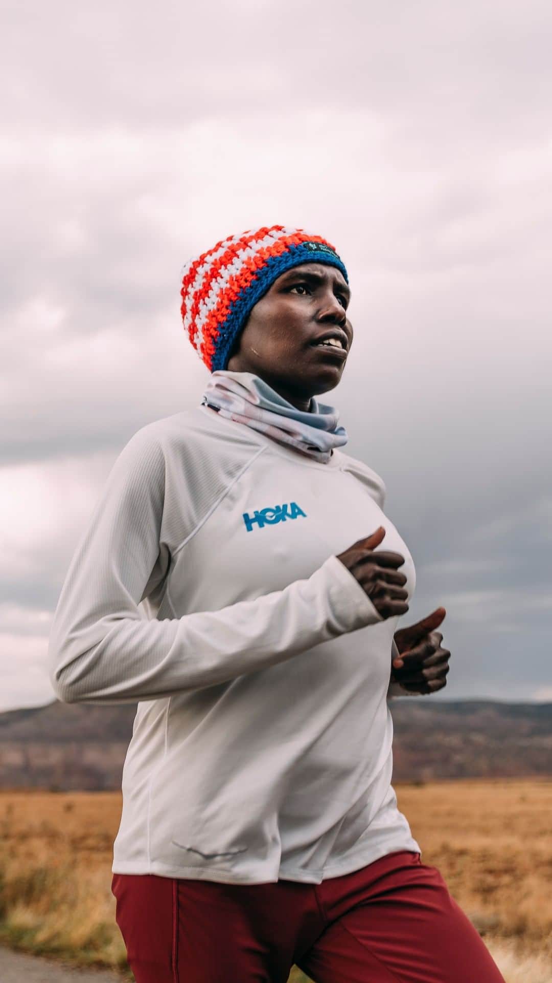 ホカオネオネのインスタグラム：「"In Kenya where I grew up, we didn't have that many opportunities. We didn't know that girls could pursue their own dreams. We did not know girls could be professional athletes, make their own money and build their own lives. Here in America I see everything as an opportunity. ​  I want to go back to my village and tell those girls that I succeeded, I have a college degree, I'm going to Tokyo in 2021 and they too can do it. I think it's very important to see somebody that looks like you, because you can see yourself in them, and then you will work very hard to achieve your goals as well.” ​  - 2020 U.S. Marathon Trials Champion, Aliphine Tuliamuk (@aliphine)​  Stay tuned for an Instagram live Q&A today at 12pm PST with Aliphine and @stephrothstein of @naz_elite. ​​ ​​ It’s time to pick up your crown. ​​ It’s Time to Fly. #TimeToFly」