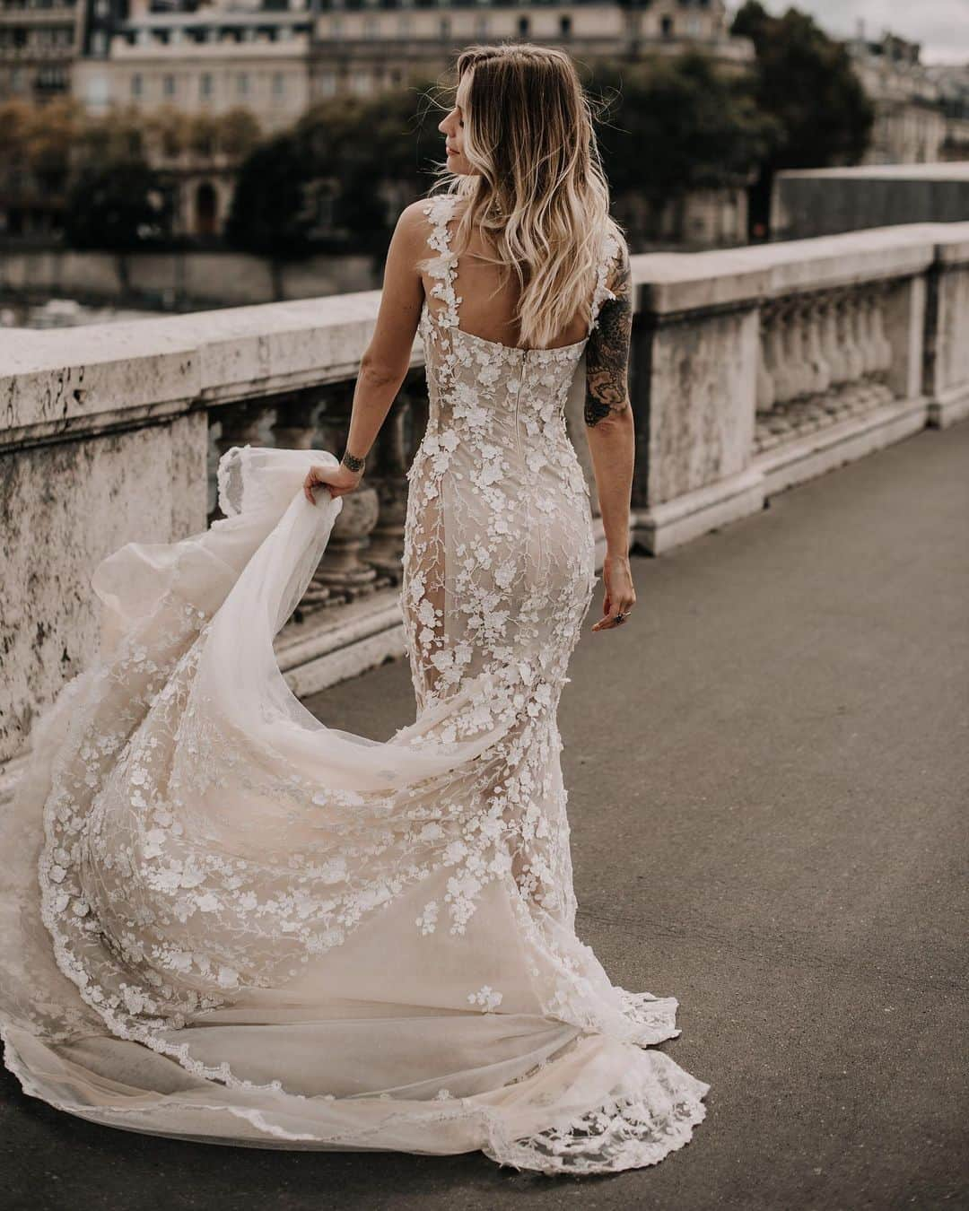 Galia Lahavさんのインスタグラム写真 - (Galia LahavInstagram)「SILHOUETTE GOALS // Our #Maya is perfection! Captured by @paulinaweddings #GaliaLahav #GLCouture」12月8日 1時28分 - galialahav