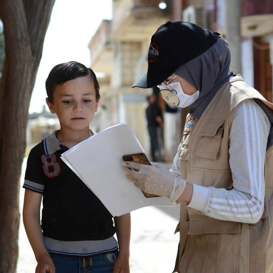 unicefさんのインスタグラム写真 - (unicefInstagram)「“Children here have already been through so much and they still lack basic services. The last thing they needed was to be forced to be away from school and friends.” 22-year-old Osama is part of a team of UNICEF-supported volunteers providing education for young people affected by conflict and COVID-19 school closures in Homs, Syria. ⠀ ⠀ His team writes stories, composes songs and creates fun activities, all centred around child rights, COVID-19 prevention and mine risk education. ⠀ ⠀ “I’m overwhelmed to see how happy children and parents are with what we are doing. We’ve succeeded in helping ease some of the pressure they’re under.” ⠀ ⠀ With the help of dedicated staff, volunteers and partners, UNICEF aims to reach 93.3 million children in emergencies with education next year.⠀ ⠀ Find out more by tapping the link in our bio.⠀ ⠀ © UNICEF/UNI345341/Aldroubi」12月8日 1時45分 - unicef