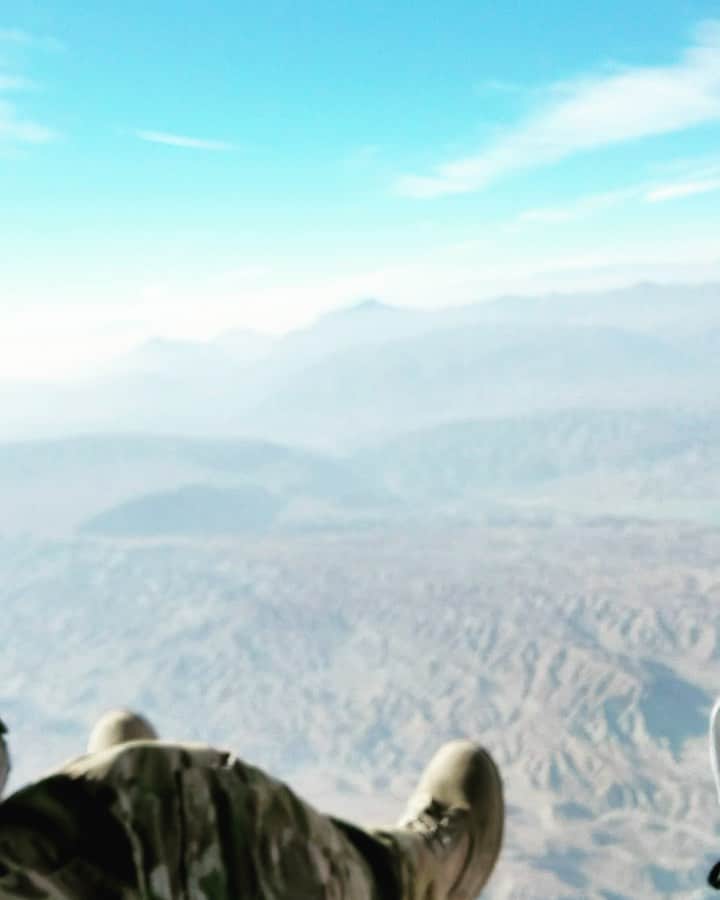 レイ・アレンのインスタグラム：「I took these videos 4 years ago today while I was on #usotour2016  We traveled to some very dangerous places on the other side of the world. Yes I was nervous the whole time but at the same time I never felt more secure!  I salute all of our men and women serving the United States of America all around the world. #freedomisnotfree #hindukush #afghanistan #Qatar #incirlik #germany #hindukushoreos @thewerth #grapeelevensinthedirt @theuso #army #navy #marines #airforce #m240 #chinook #chairmanjointchiefofstaff」