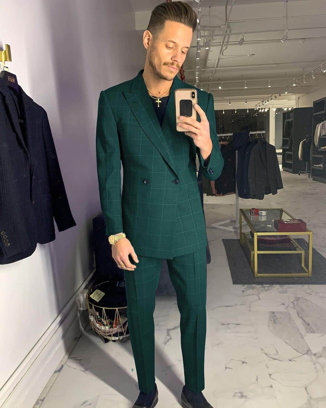 aleksmusikaのインスタグラム：「Showroom 🤳 Crisp winter green @musika #musikany #mensfashion」