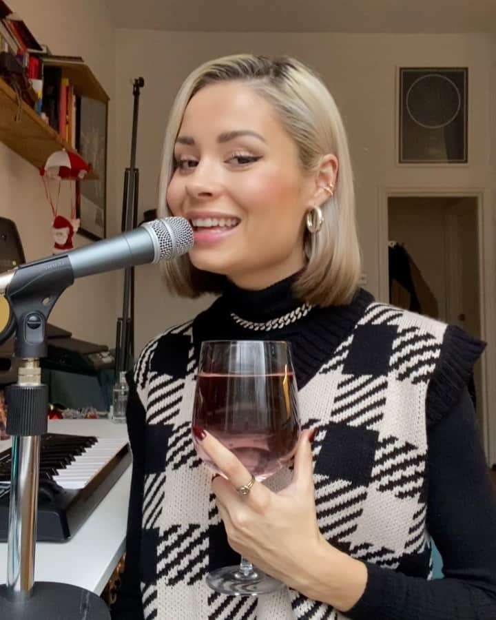 ニーナ・ネスビットのインスタグラム：「an education on fermentation 🍷」