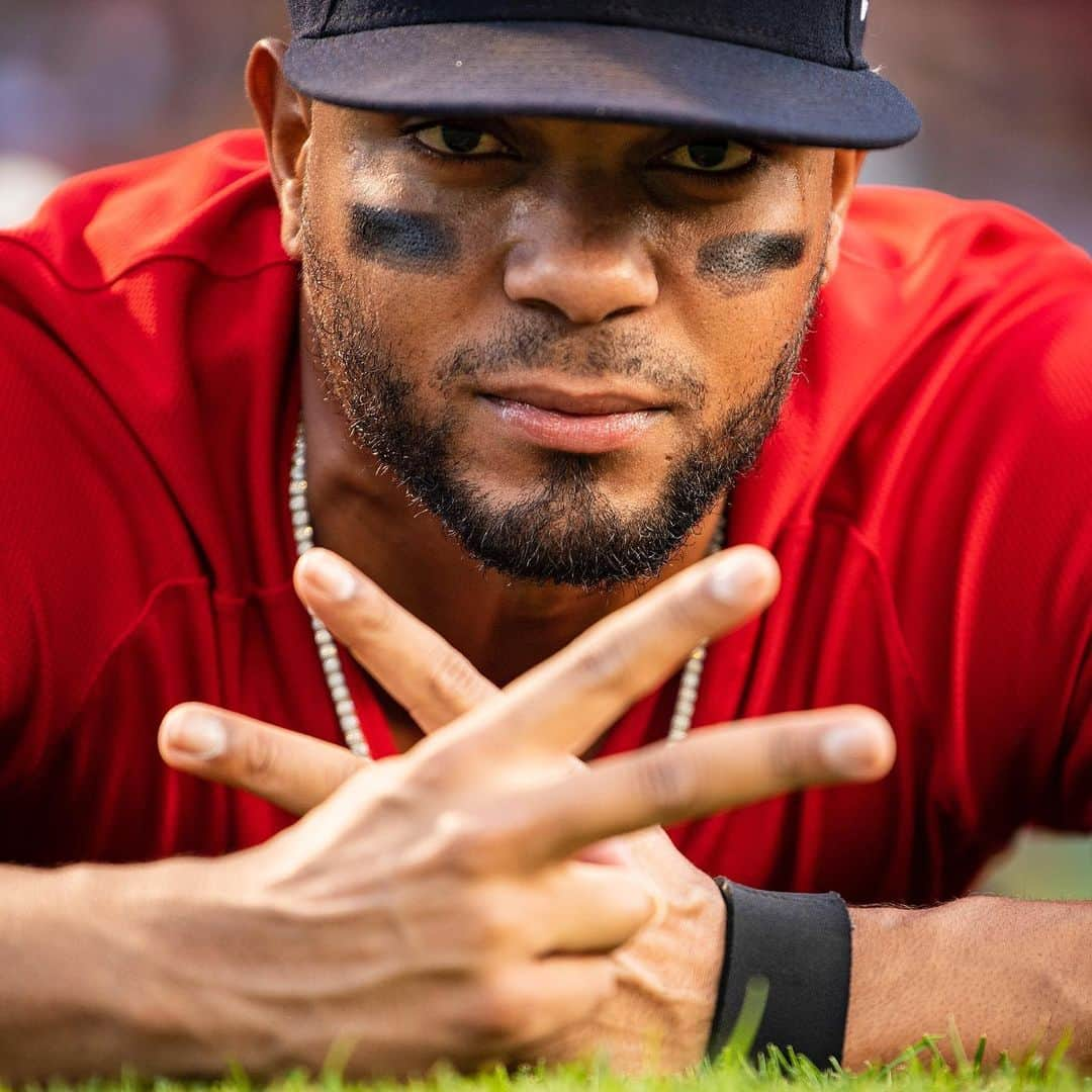 ボストン・レッドソックスさんのインスタグラム写真 - (ボストン・レッドソックスInstagram)「No one: Us: ✌️」12月8日 2時17分 - redsox