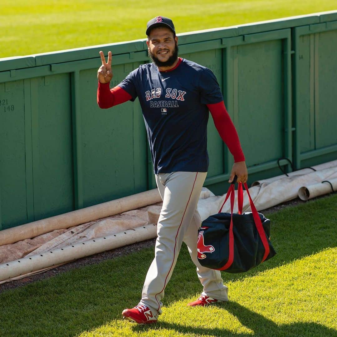 ボストン・レッドソックスさんのインスタグラム写真 - (ボストン・レッドソックスInstagram)「No one: Us: ✌️」12月8日 2時17分 - redsox