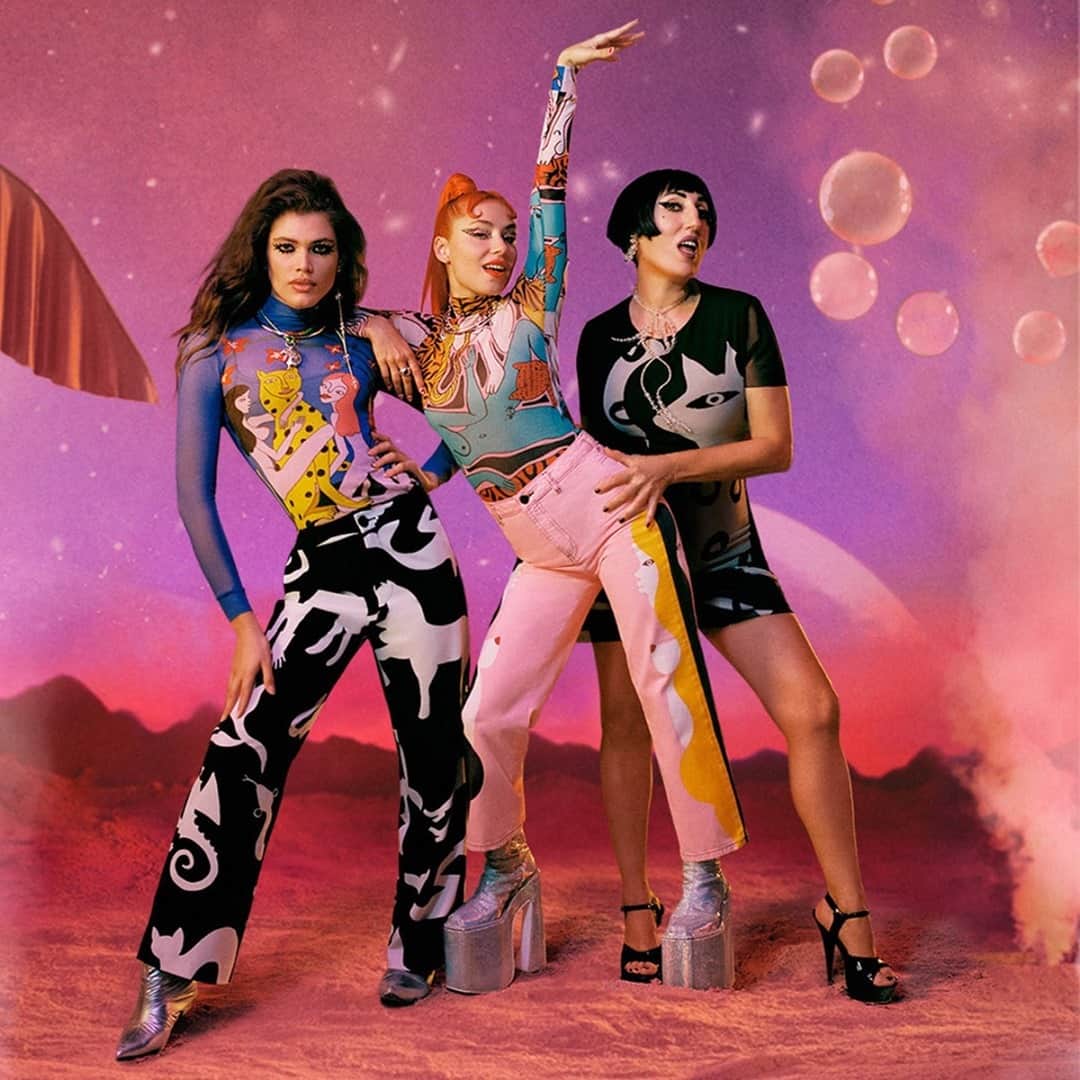 デシグアルのインスタグラム：「Welcome to Planet Escape! This Christmas make your own movie and go on an intergalactic journey with Miranda’s New Collection 🛸 #DesigualxMirandaMakaroff」