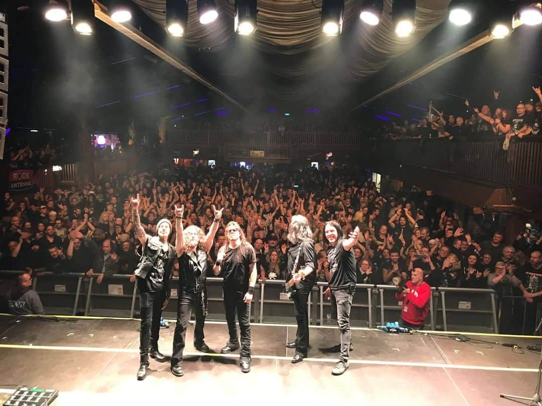 Queensrycheさんのインスタグラム写真 - (QueensrycheInstagram)「A year ago yesterday we performed at the Christmas Bash in Geiselwind, Germany.  Who knew all our lives would change so drastically in such a short time?! #queensryche #theverdicttour #germany #christmasbash #theryche #memories #goodtimestogether #bandofbrothers #wemissourrychers #wemissperforming」12月8日 2時35分 - queensrycheofficial