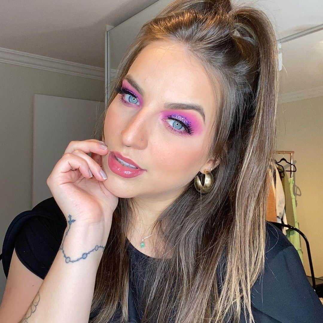 Bruna Unzuetaのインスタグラム：「🌸🌺💕🔮🐷🦩」