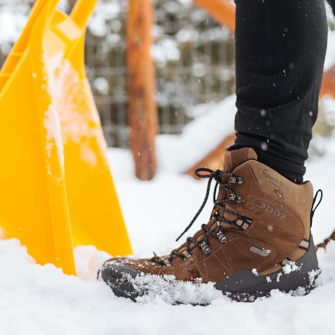 のインスタグラム：「To the early morning go-getters and brave snow-shovelers,⠀ we thank you ❄️ ⠀ ⠀ Check another gift off your list with insulated boots from Oboz 🥾find a pair near you with a link in our bio. ⠀ .⠀ .⠀ .⠀ .⠀ #truetothetrail #winter #snow #bozeman #hiking #giftidea」