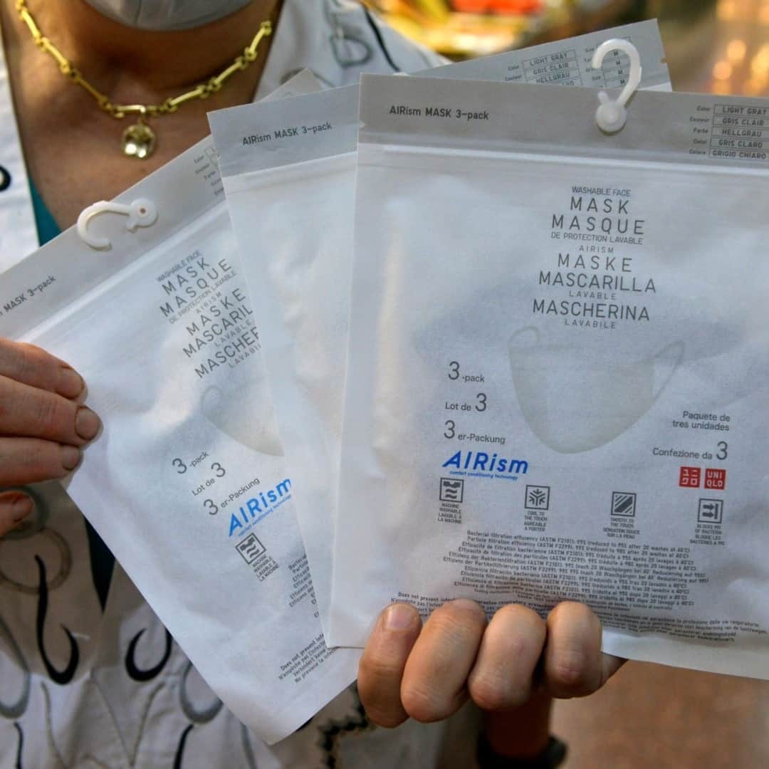UNIQLO UKのインスタグラム：「UNIQLO wishes to express its gratitude to those who have been working relentlessly during this unprecedented crisis - from school teachers to market workers to bus drivers and many, many more – thank you, we appreciate you. That’s why we’ll be donating more than 120,000 AIRism Masks to workers in our immediate local communities across all 9 of our European countries. Thanks for being our Everyday Heroes.」