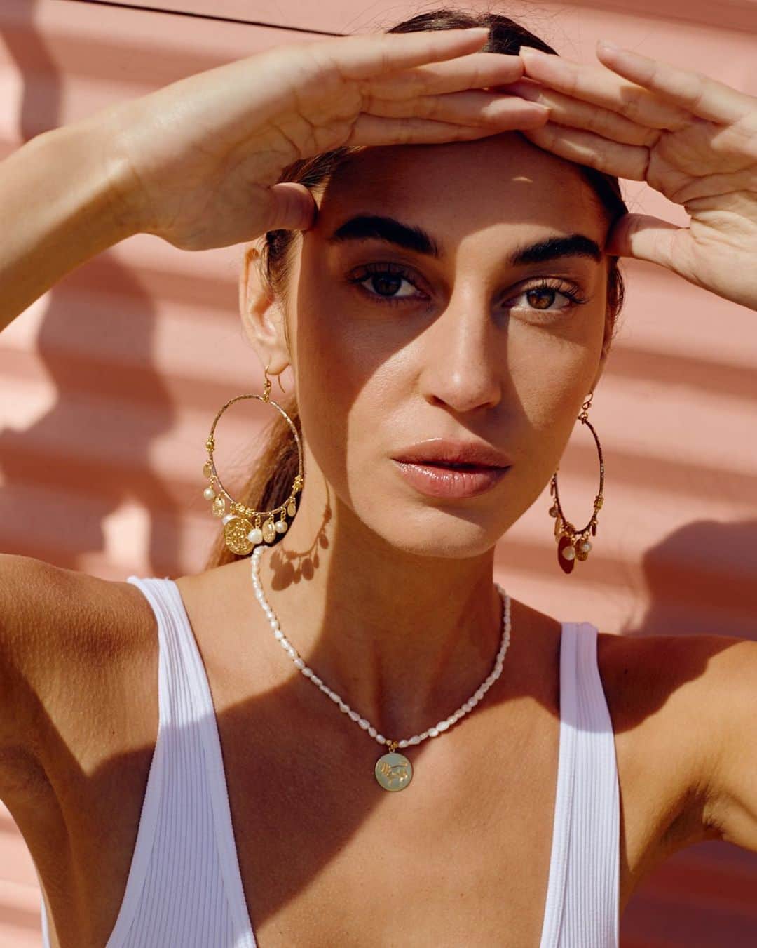 チャンルーのインスタグラム：「Warm up your winter look with radiant gold and pearls. Tap to shop new styles from our Holiday '20 Collection!」