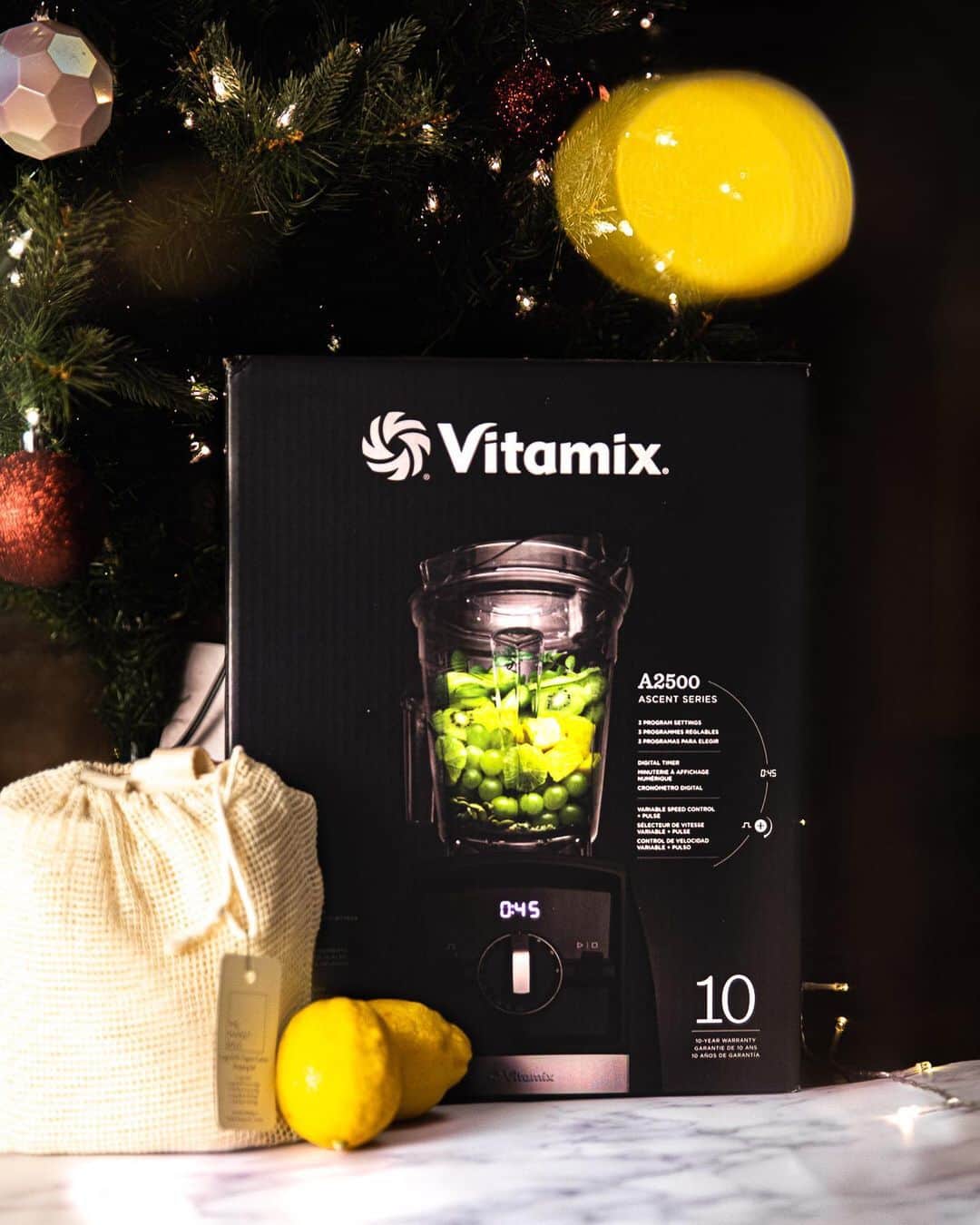 Vitamix Global Headquarters Real foodさんのインスタグラム写真 - (Vitamix Global Headquarters Real foodInstagram)「✨ GIVEAWAY ✨  • We've joined our friends at @pelacase for their 12 Days of Giveaways, along with @finalstraw & @themarketbags to give one lucky winner a Foodie bundle including:  • 🎄An Ascent Series A2500 Vitamix AND a Stainless Steel Container 🎄A Large Organic Cotton Bag Set from Market Bags  🎄FinalSpork + FinalStraw + BiggieStraw in winner's colour of choice • HOW TO ENTER:  1️⃣ Make sure you are following @pelacase @vitamix @finalstraw @themarketbags 2️⃣ LIKE this post  3️⃣ TAG a friend in the comments (each comment is a new entry!) 4️⃣SUBSCRIBE to @pelacase newsletter via link in their bio 5️⃣Do it all again on @pelacase @vitamix @finalstraw @themarketbags accounts! • ✔️ The giveaway will run until 9 pm PST December 14th, one winner will be randomly selected across all accounts and will be announced December 15th  ✔️Open to Canadian & US residents only  • Enter NOW for your chance to WIN!! GOOD LUCK!! 🎉 • #maketheholidays #twelvedaysofgiveaways #sustainablegifting #ecofriendly」12月8日 2時58分 - vitamix