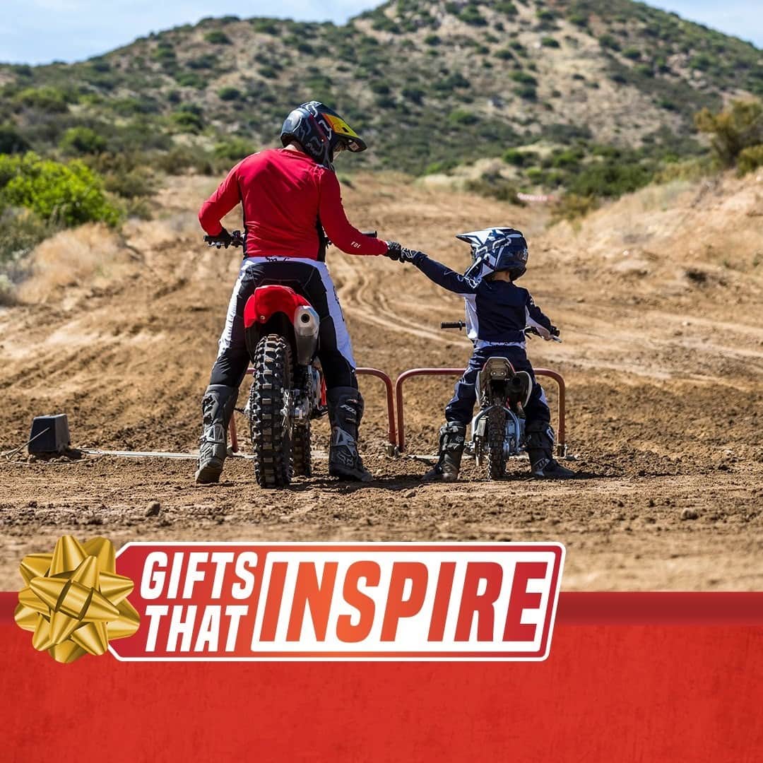 Honda Powersports USさんのインスタグラム写真 - (Honda Powersports USInstagram)「Imagine, this could be you and your young rider if you head to @honda_powersports_us and pick up a gift that inspires. The trails are waiting, so why are you? #giftsthatgo #hondacrf」12月8日 3時00分 - honda_powersports_us