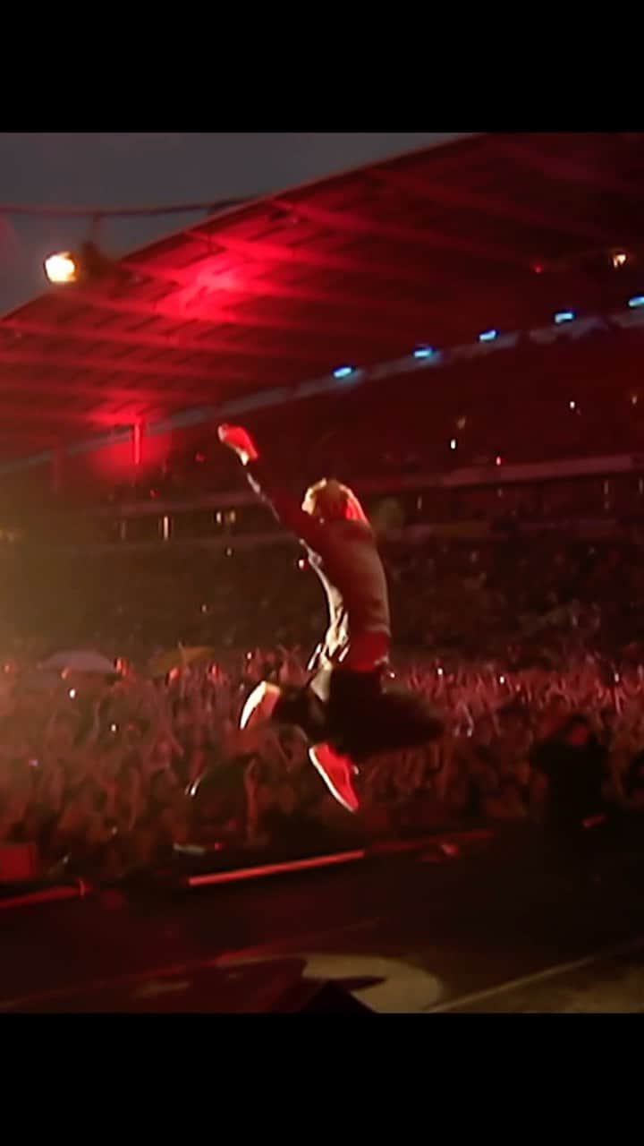 Coldplayのインスタグラム：「Lights will guide you home… #FixYou #Coldplay」