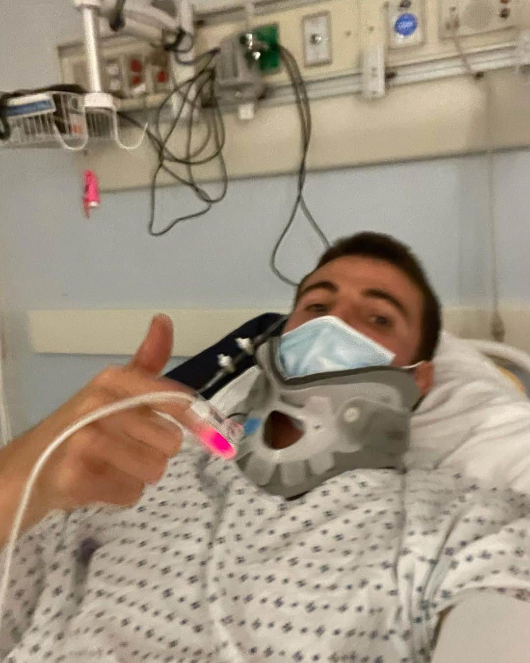 ヴィンセント・ミルウ さんのインスタグラム写真 - (ヴィンセント・ミルウ Instagram)「CLIPPER warm up right before I hit my head and passed out ! THANK YOU everybody who took care of me at the spot and for all the messages ! LOVE YA ALL !! ❤️💪🏽 BTW I m doing way better, the doctor said that it is a really serious head injury and I have been lucky !! still in the hospital and I will be out soon. But it will take me a couple weeks / months to recover !  STILL GOT THE CLIP THOUGH ! 💪🏽❤️」12月8日 3時04分 - vincentmilou