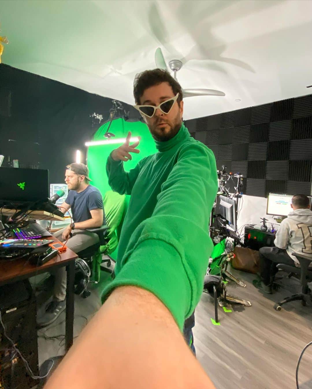 のインスタグラム：「24 HOUR STREAM I’m live right now 😂 twitch.tv/nerdycurty check on me! Link in bio 😈」