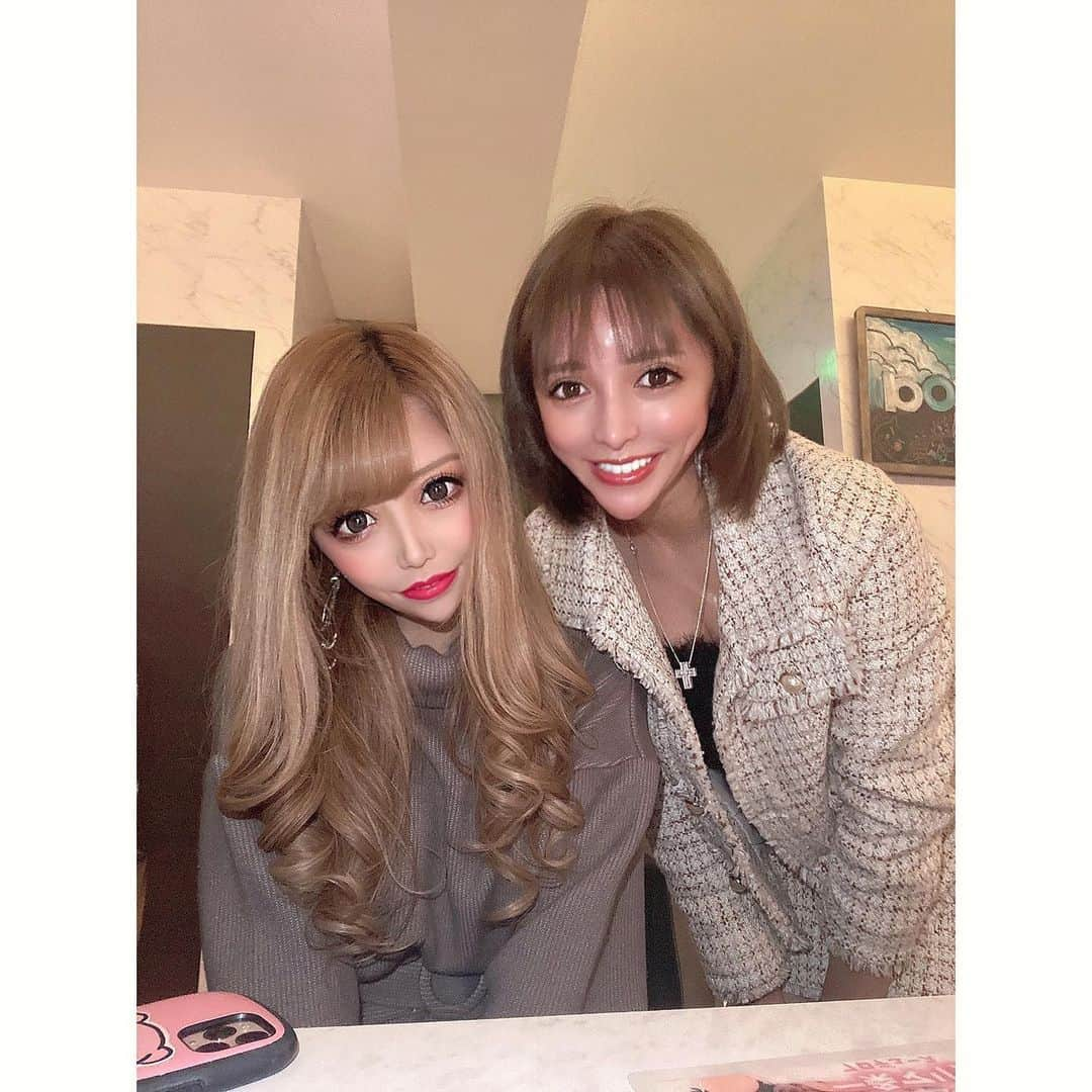 でいじーさんのインスタグラム写真 - (でいじーInstagram)「マリカさんに初めて会えた❤ めちゃ美人嬉しかったー🥺🔥💋  #歌舞伎#歌舞伎町#新宿#キャバクラ#キャバ嬢#ホスト#ミナミ#大阪#北新地#六本木#池袋#難波#夜職#水商売#hairstyle #hair#ヘアメ#ヘアメイク #ルーズ#かわいい #すすきの#東京#tokyo #ギャル#フォローミー#いいねした人で気になった人フォロー #ガールズバー #一条マリカ#さん#いいね返しは絶対」12月8日 3時16分 - anyadevix