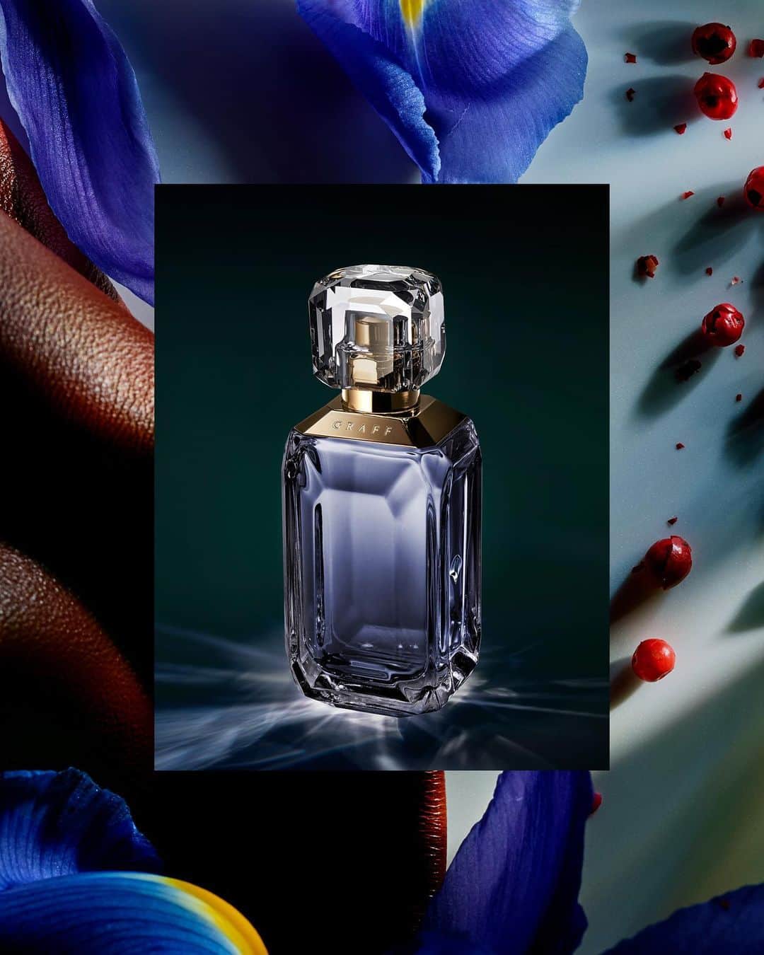 Graffさんのインスタグラム写真 - (GraffInstagram)「#GraffFragrance • The legendary beauty of a rare diamond captured in six astonishing scents.   Created using precious ingredients sourced from the far corners of the globe, each fragrance reflects the multifaceted splendour of the spectacular Graff Lesedi La Rona diamond.   #FallinLoveWithGraff #GraffDiamonds」12月8日 3時20分 - graff