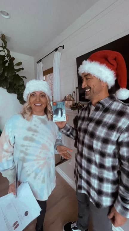 ロック&リパブリックのインスタグラム：「Check out @citygirlgonemom ‘s top gift picks of the season! From fun toys to cozy favorites, you’re sure to find something special for everyone on your list.」